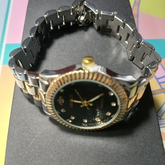 Gold and Silver Quartz Watch - Picture 2 of 6